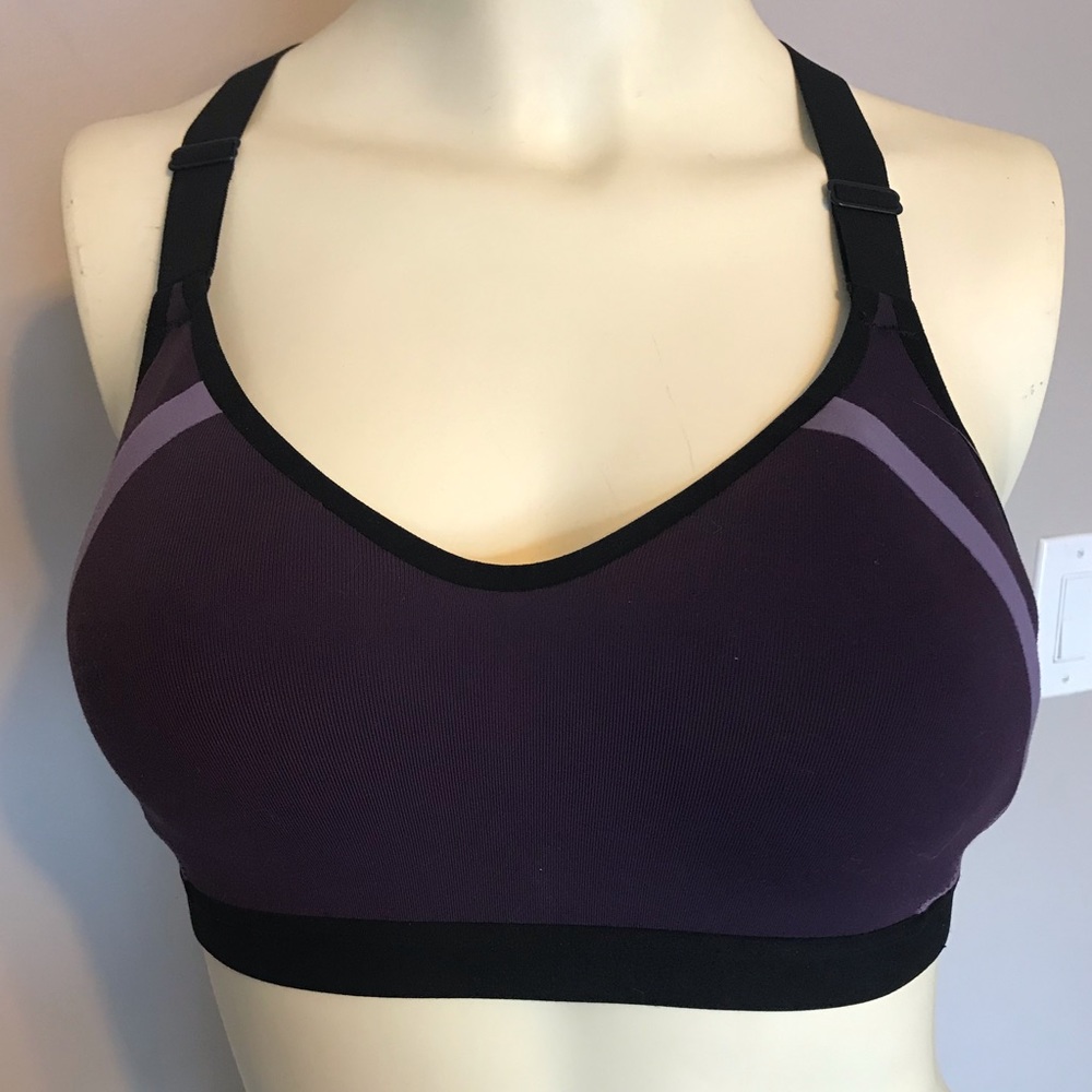 Victoria's Secret Sport Bra Size 32B      #038